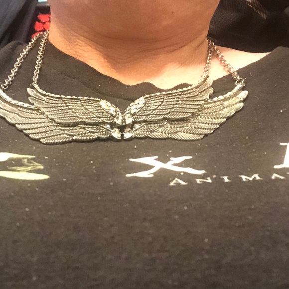 🎃🎄Elaborate Angel Wings SNecklace- 790 $30 or.$25 w-/offer - Picture 3 of 3